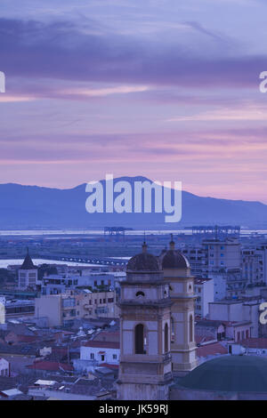 Italie, Sardaigne, Cagliari, quartier Stampace et Église église de SantAnna, dusk Banque D'Images