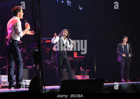 MIAMI, FL - 3 août 2012 : la suspension Gigant3s concert de Marc Anthony, Marco Anotonio Solis et Carlos à l'American Airlines Arena de Miam, en Floride. Le 3 août 2012. © Majo Grossi/MediaPunch Inc. Banque D'Images