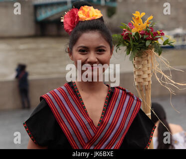 Londres, Royaume-Uni. 22 juillet, 2017. Potters Field Park a accueilli la semaine fin 2017 de l'Indonésie, avec des danses traditionnelles, les arts martiaux, une très vaste gamme de produits alimentaires, textiles et de la mode et de nombreuses animations familiales pour les familles de profiter de @Paul Quezada-Neiman/Alamy Live News Crédit : Paul/Quezada-Neiman Alamy Live News Banque D'Images