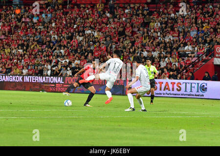 Nontaburi, Thaïlande. 22 juillet, 2017. Invitation 2017 Football International de Bangkok entre SCG Muangthong United et Consadole Sapporo au SCG Stadium le 22 juillet 2017 en Thaïlande, Nontaburi. Credit : Chatchai Somwat/Alamy Live News Banque D'Images