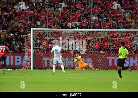 Nontaburi, Thaïlande. 22 juillet, 2017. Invitation 2017 Football International de Bangkok entre SCG Muangthong United et Consadole Sapporo au SCG Stadium le 22 juillet 2017 en Thaïlande, Nontaburi. Credit : Chatchai Somwat/Alamy Live News Banque D'Images