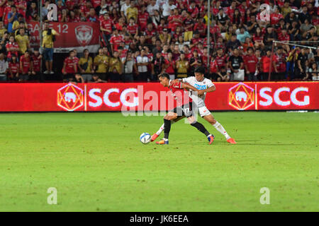 Nontaburi, Thaïlande. 22 juillet, 2017. Invitation 2017 Football International de Bangkok entre SCG Muangthong United et Consadole Sapporo au SCG Stadium le 22 juillet 2017 en Thaïlande, Nontaburi. Credit : Chatchai Somwat/Alamy Live News Banque D'Images