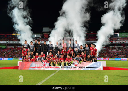 Nontaburi, Thaïlande. 22 juillet, 2017. Invitation 2017 Football International de Bangkok entre SCG Muangthong United et Consadole Sapporo au SCG Stadium le 22 juillet 2017 en Thaïlande, Nontaburi. Credit : Chatchai Somwat/Alamy Live News Banque D'Images