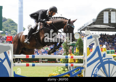 Marius Showjumper Brinkmann à cheval Le Cidan saute par dessus un obstacle lors de l'U25 Preis der Familie Müter tournoi au CHIO horse show à Aix-la-Chapelle, Allemagne 22 juillet 2017 (Jan Haas/picture-alliance). Dans le monde d'utilisation | Banque D'Images