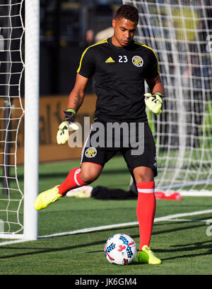 Columbus, Ohio, USA. 22 juillet, 2017. Columbus Crew Zack gardien Steffen (23) se réchauffe avant de faire face à Philadelphie en leur match à Mapfre Stadium à Columbus, Ohio. Columbus, Ohio, USA. Brent Clark/Alamy Live News Banque D'Images