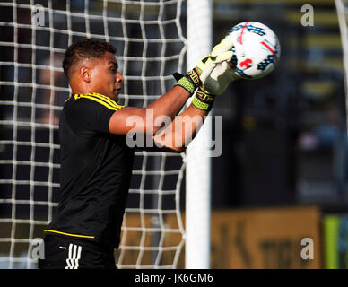 Columbus, Ohio, USA. 22 juillet, 2017. Columbus Crew Zack gardien Steffen (23) se réchauffe avant de faire face à Philadelphie en leur match à Mapfre Stadium à Columbus, Ohio. Columbus, Ohio, USA. Brent Clark/Alamy Live News Banque D'Images