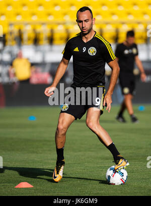 Columbus, Ohio, USA. 22 juillet, 2017. Columbus Crew avant Justin Meram (9) se réchauffe avant de faire face à Philadelphie en leur match à Mapfre Stadium à Columbus, Ohio. Columbus, Ohio, USA. Brent Clark/Alamy Live News Banque D'Images