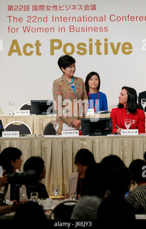 Gouverneur de Tokyo, Yuriko Koike assiste à la 22e Conférence internationale des femmes d'affaires à Grand Nikko Tokyo Daiba le 23 juillet 2017, Tokyo, Japon. 55 conférenciers invités, principalement des femmes leaders, se sont réunis pour discuter des rôles des femmes dans la politique, l'économie et la société. La conférence annuelle a eu lieu depuis 1996. Credit : Rodrigo Reyes Marin/AFLO/Alamy Live News Banque D'Images