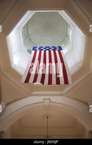 USA, Maryland, Annapolis, Maryland State Capitol building, début de l'US flag en rotonde Banque D'Images