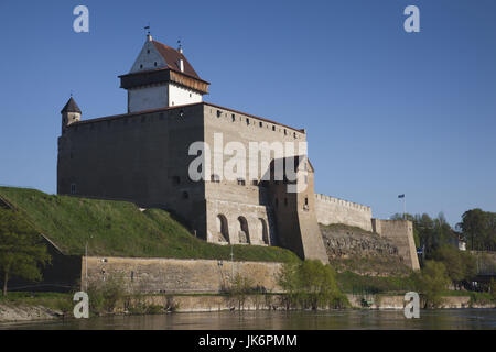 L'Estonie, le nord-est de l'Estonie, Tallinn, du château de Narva, 13e siècle, matin Banque D'Images