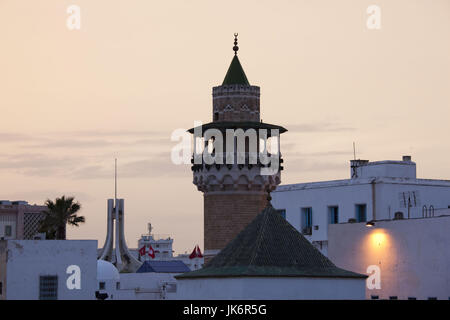 Tunisie, Tunis, Medina, de la mosquée Youssef Dey, dusk Banque D'Images