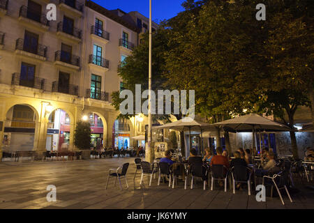 L'Espagne, la région de La Rioja, La Rioja Province, Logrono, Plaza del Mercado, dusk Banque D'Images