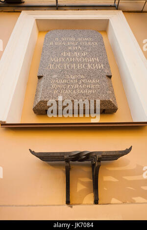 La Russie, Saint-Pétersbourg, monument de Sennaya, écrivain Fiodor Dostoïevski à son ancienne chambre le nombre 7 Kaznachevskaya Street Banque D'Images