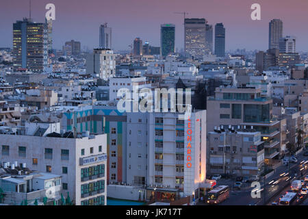 Israël, Tel Aviv, augmentation de la vue sur la ville, au crépuscule Banque D'Images