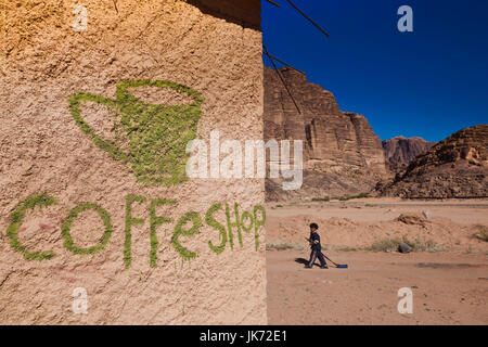 La Jordanie, Wadi Rum, Rum, village coffee shop sign Banque D'Images