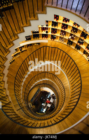 France, région Aquitaine, Département de la Gironde, de Bordeaux, de l'aperçu de l'escalier l'Intendant wineshop Banque D'Images