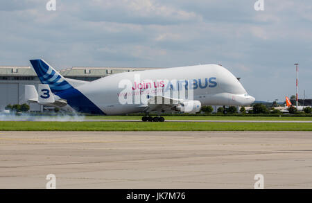 L'Airbus A300-600ST, connu sous le nom de "Beluga" pour sa ressemblance avec l'unique petit rorqual est l'une des plus grandes cales à cargaison de n'importe quel aéronef Banque D'Images