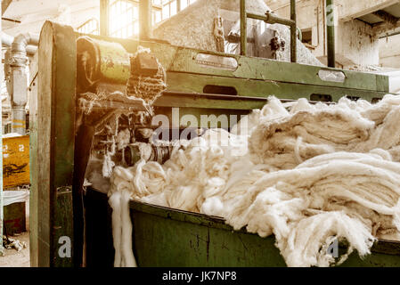 Caractéristiques de carde dans l'usine de textile Banque D'Images