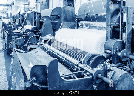 Caractéristiques de carde dans l'usine de textile Banque D'Images