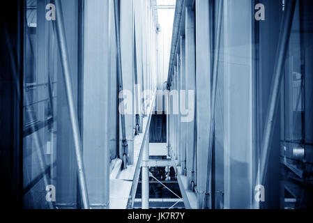 Pont d'embarquement de l'aéroport de Shanghai Pudong, ton bleu carte. Banque D'Images