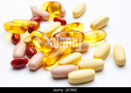 Gamme de compléments alimentaires diététiques isolé sur fond blanc Modèle Libération : N° des biens : Non. Banque D'Images