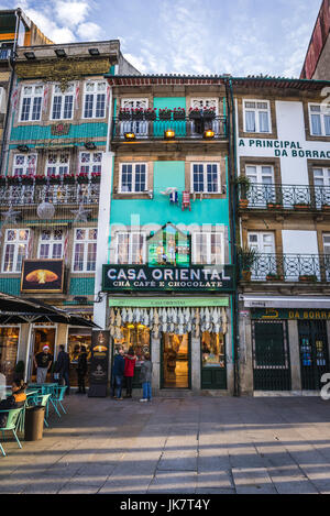 Casa shop traditionnel oriental à Vitoria une paroisse civile de la ville de Porto sur la péninsule ibérique, deuxième plus grande ville du Portugal Banque D'Images