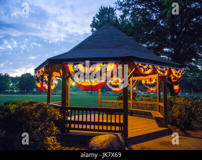 Un pavillon décoré de banderoles à Ramsey, New Jersey Banque D'Images