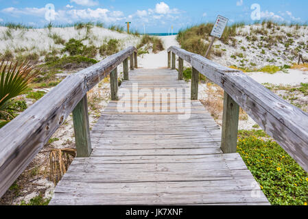 Accès à la plage locale à Neptune Beach, juste au nord de Jacksonville Beach, en Floride. (USA) Banque D'Images