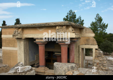 Le Palais de Knossos est le centre politique et de cérémonie 0f la civilisation minoenne et la culture. Découvert en 1878, il a été fouillé et restorat Banque D'Images