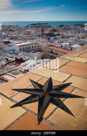 Espagne, Andalousie, Cadix Région Province, Cadix, élevé sur la ville depuis la tour Torre Tavira Banque D'Images