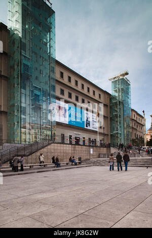 Espagne, Madrid, Atocha, Centro de Arte Reina Sofia, ascenseurs extérieurs Banque D'Images