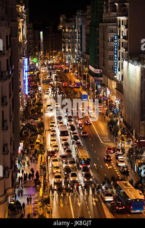 Espagne, Madrid, Centro, elevated view de la Gran Via, soir Banque D'Images