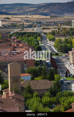 L'Espagne, Castilla y Leon Région, province d'Avila, Avila, augmentation de la nouvelle ville de Paseo del Rastro Banque D'Images