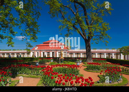 La Russie, Saint-Pétersbourg, Peterhof, Villa Monplaisir Banque D'Images