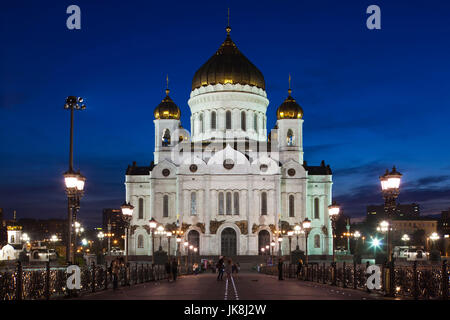 La Russie, de l'oblast de Moscou, Moscou, quartier Khamovniki, Cathédrale de Christ le Sauveur, soir Banque D'Images