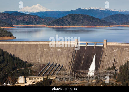 États-unis, Californie, Californie du Nord, montagnes du Nord, Sommet City, Barrage de Shasta, Shasta Lake, avec vue sur le Mt. Shasta Banque D'Images