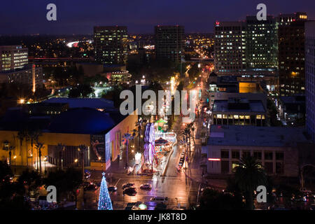 États-unis, Californie, San Jose, élevée sur le centre-ville et de la Plaza de Ceasar Chavez, soir Banque D'Images