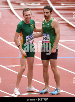 L'Afrique du Sud Charl Du Toit (à gauche) et l'Irlande Paul Keogan (à droite) après le 400m Hommes T37 deuxième journée la chaleur durant neuf des Championnats du Monde 2017 Para athlétisme Stade à Londres. ASSOCIATION DE PRESSE Photo. Photo date : Samedi 22 Juillet, 2017. Voir PA story athlétisme par. crédit photo doit se lire : Victoria Jones/PA Wire. RESTRICTIONS : un usage éditorial uniquement. Pas de transmission de sons ou d'images en mouvement et pas de simulation vidéo. Banque D'Images