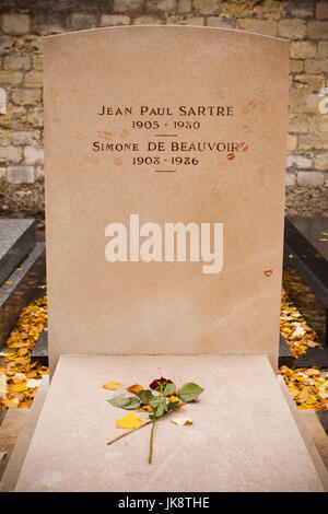 France, Paris, cimetière Montparnasse, tombe de Jean-Paul Sarte et Simone de Beauvoir, écrivains Banque D'Images