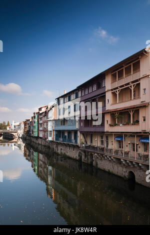 France, Région Midi-Pyrénées, Tarn, Castres, quai des Jacobins, maisons médiévales sur l'Agout Banque D'Images