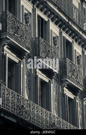 France, Languedoc-Roussillon, Hérault, Montpellier, Ministère balcons sur rue Foch Banque D'Images