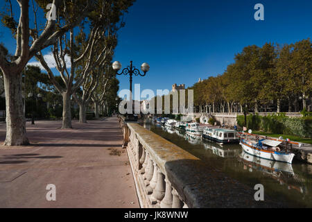 France, Languedoc-Roussillon, Aude, Narbonne, Canal de la Robine par le Cours Mirabeau Banque D'Images