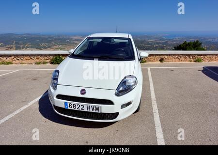 Location de voiture Fiat Punto blanche Banque D'Images