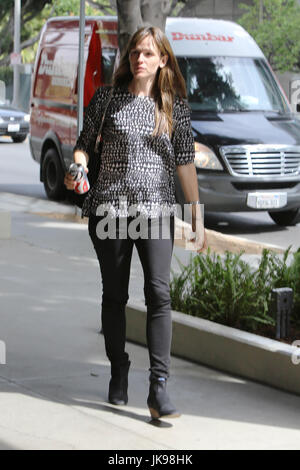 SANTA MONICA, CA - 11 mars : Jennifer Garner vu arriver à un établissement médical à Santa Monica, Californie le 11 mars 2014. Crédit : John Misa / MediaPunch Banque D'Images