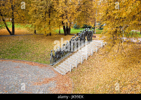 Minsk, Belarus - Octobre 13, 2014 : Le dernier moyen - le fragment de la fosse mémorial consacré aux personnes tuées au ghetto de Minsk, Belarus Banque D'Images