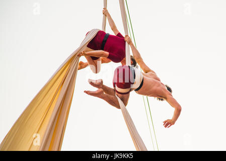 L'acrobatie dans un spectacle de cirque à Montréal Canada Banque D'Images