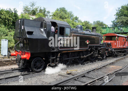 London Midland et Écossais Classe 2MT 2-6-2 Locomotive No 41312 à Ropley sur le milieu Hants railway durant la fin du chemin de fer à vapeur du sud de Ga Banque D'Images