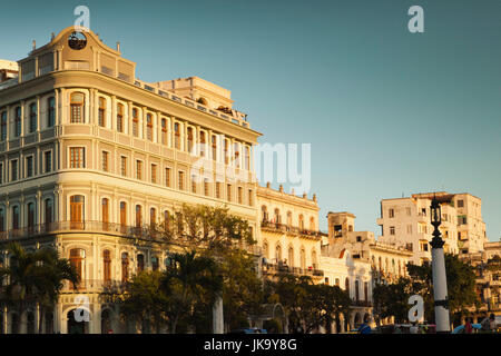 Cuba, La Havane, La Habana Vieja, Hôtel Saratoga, coucher du soleil Banque D'Images