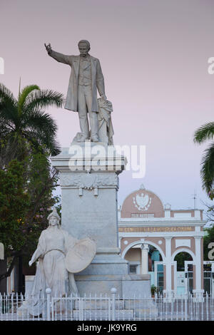 Cuba, Cienfuegos, Cienfuegos Province, Parque Jose Marti, statue de Jose Marti Banque D'Images