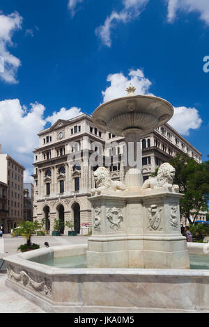 Cuba, La Havane, La Habana Vieja, Plaza de San Francisco de Asis, Lonja del Commercio building et Fuente de los Leones fontaine Banque D'Images